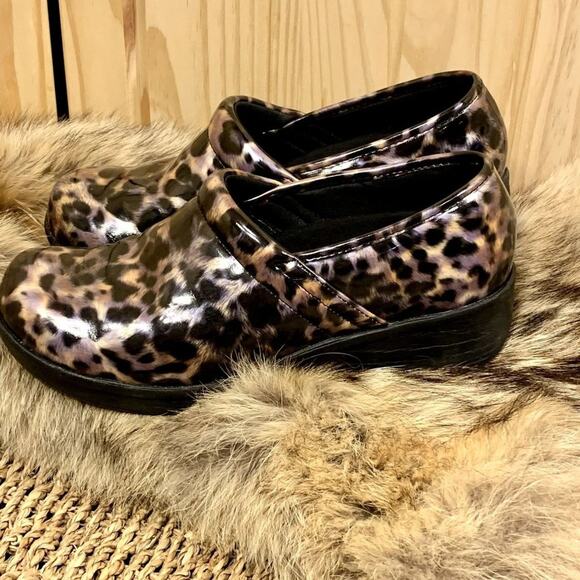 Safe T Step Clogs Women SZ 7 Leopard Slip Resistant Comfort Shoes Occupational - Picture 5 of 11
